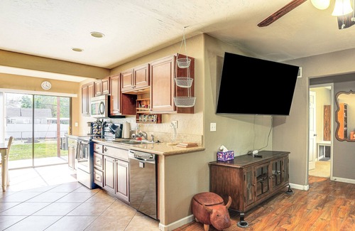 Prescott House | Walk to Watson Lake: Home w/Hot Tub + Fire Pit!
