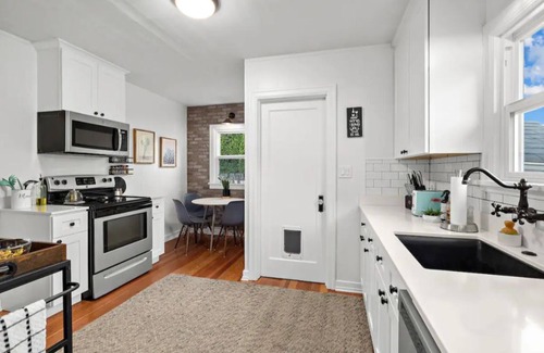 West Ridge House | Walk to Wineries & Restaurant’s!
