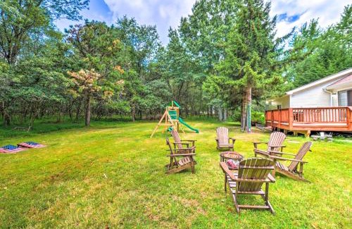Albrightsville House | Walk to Wolf Run Lake Cottage with Furnished Deck