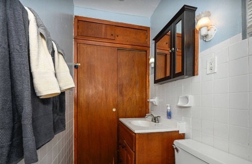 Little Italy Apartment | *Walk->UH, CC, CWRU*Little Italy