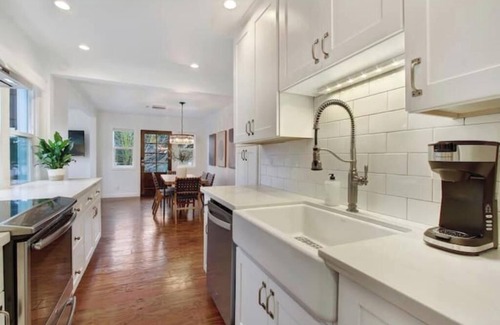 Phinney Ridge House | Walkable 2BR/2BA Modern Charmer w/BBQ near Park
