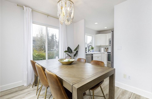 Neighbors Southwest House | Walkable 4BDR Charmer - Close to Wine Country and Downtown!