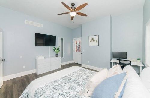 Manchester Apartment | Walkable and Spacious Apt - Parking - GroupStay