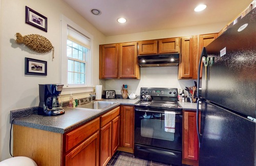Camden Apartment | Walkable apartment with water view, washer/dryer & full kitchen