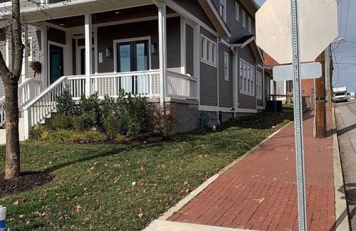 Historic Edgefield House | walkable charming historic area with bars/food & <10 minutes from nissan/broaway
