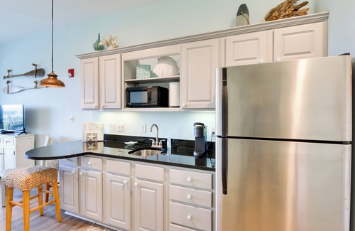 Rosemary Beach Apartment | Walkable Condo w/View Btwn Rosemary & Alys Beach!
