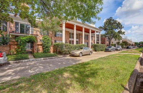 Houston Apartment | Walkable Condo in Uptown 2 Mi to Houston Galleria