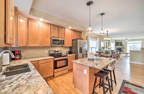 Southcrest Condo | Walkable Condo w/Scenic View in Beech Mountain!