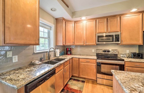Southcrest Condo | Walkable Condo w/Scenic View in Beech Mountain!