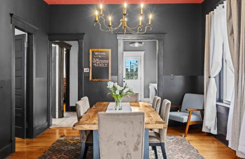 Jeffersonville House | Walkable Historic District Riverview Escape