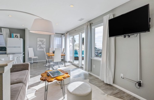 Cayucos House | Walkable ocean-view townhome with furnished balcony & firepit - dog-friendly
