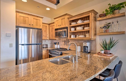 Kimball Junction House | Walkable Park Mountain Getaway: Hot Tub & Views!