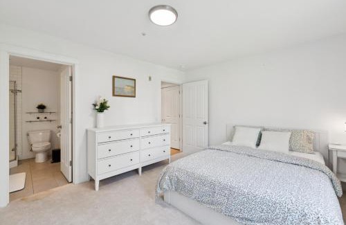 East Queen Anne Apartment | Walkable Seattle Gem Close To Everything condo