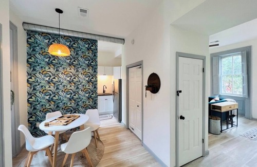 Pittsburgh Apartment | Walkable to Acrisure & North Side; newly renovated with excellent Wifi