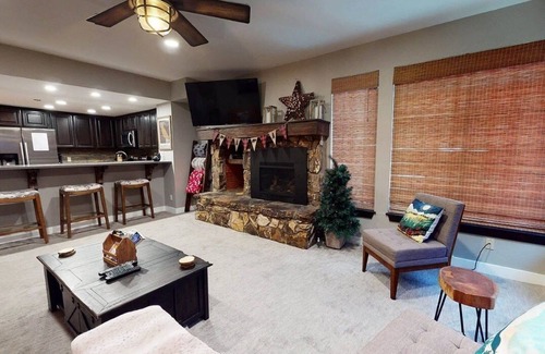 Mammoth Lakes Condo | Walkable to Canyon Lodge! Silver Bear 23