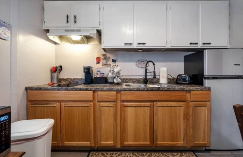 Tallahassee Apartment | Walkable to FAMU and FSU. 5 Star Location