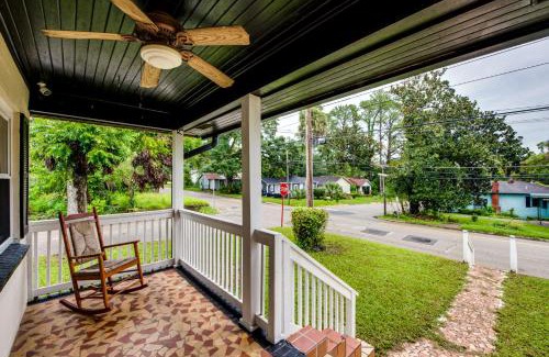 Griffin Heights House | Walkable to FSU Campus Cozy Retreat with Deck!