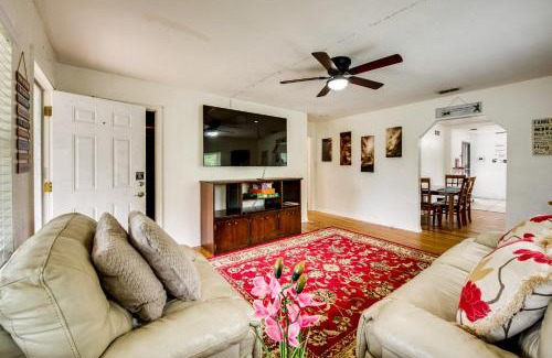 Griffin Heights House | Walkable to FSU Campus Cozy Retreat with Deck!