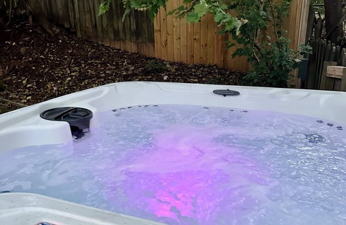 Falconhurst House | Walkable WAVL Home w/Hot Tub & Yard