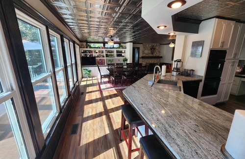 Tallahassee House | Walkabout on 9 parklike acres! Special Occasions-Weddings-Reunions