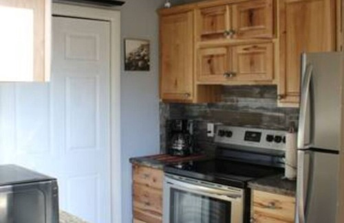 Wintergreen Condo | Walking Distance to Ski Slopes! Cozy Condo that sleeps 4!