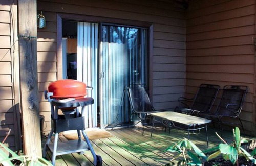 Wintergreen Condo | Walking Distance to Ski Slopes! Cozy Condo that sleeps 4!