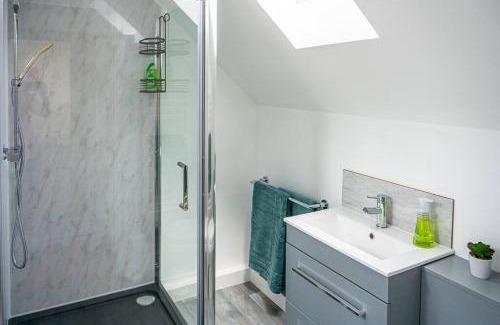 Bury St Edmunds House | Walking distance to hospital and town with free off-road parking