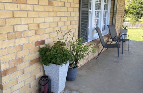 West Tamworth House | Walking distance to West Leagues Club & Golf Club 3 bedroom home, enclosed yard