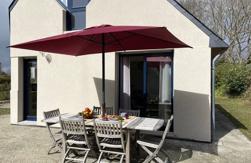 Fouesnant House | Walking distance to beaches and shops