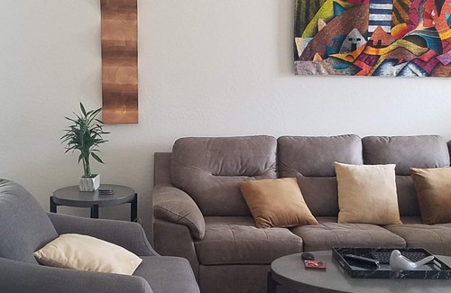 Anthem House | Walking distance to beautiful park ,Pickleball and Tennis courts.