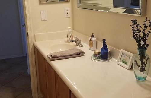 Anthem House | Walking distance to beautiful park ,Pickleball and Tennis courts.
