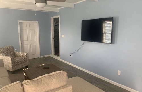 Swansboro House | Walking distance to downtown Swansboro with a pool!