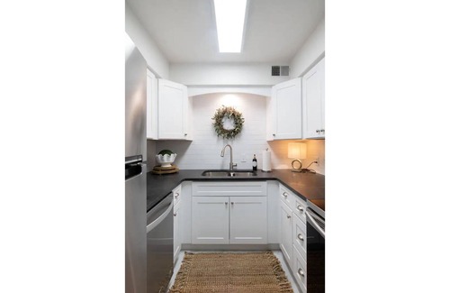 Franklin Apartment | Walking distance to Downtown Franklin-Stylish