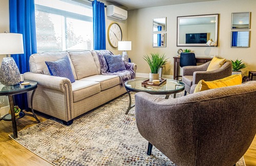 Southeast Salem Apartment | Walking distance to Downtown, H, and waterfront. Safe, clean, comfortable.