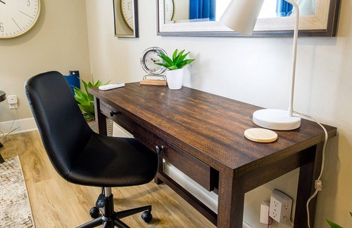 Southeast Salem Apartment | Walking distance to Downtown, H, and waterfront. Safe, clean, comfortable.