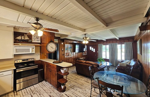 Matagorda House | Walking distance to food, ice, bars, 3-bedroom 2 ba house in Matagorda sleeps 8