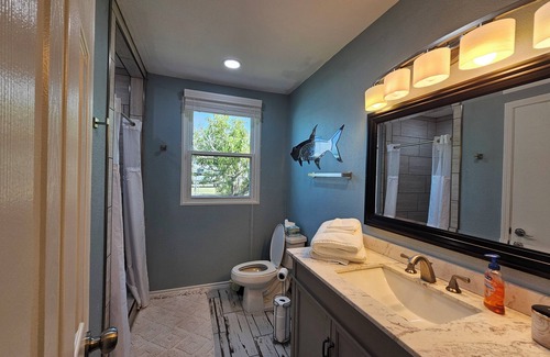 Matagorda House | Walking distance to food, ice, bars, 3-bedroom 2 ba house in Matagorda sleeps 8