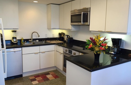 McCully - Moiliili Condo | Walking Distance To Great Beaches, Shopping, Entertainment And Resorts