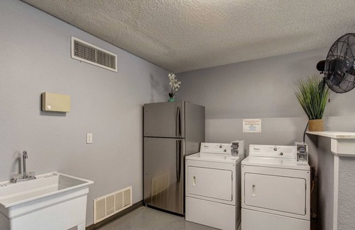 Manhattan Condo | Walking distance to KSU Stadium