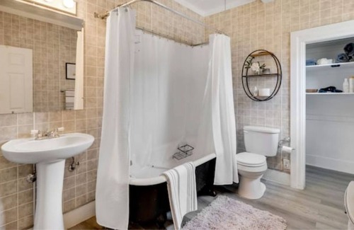 Windsor House | Walking Distance to Lake & Old Town