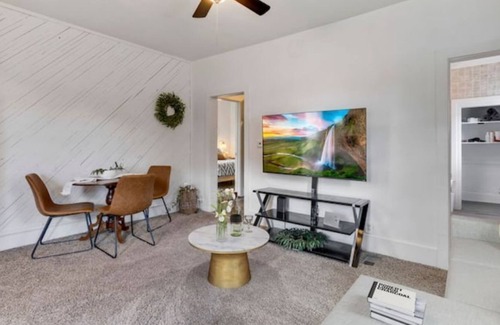 Windsor House | Walking Distance to Lake & Old Town