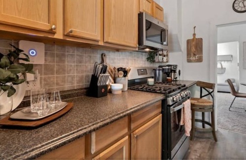 Windsor House | Walking Distance to Lake & Old Town