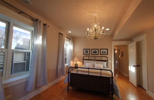 Rogers Park Condo | Walking distance to Lake Michigan, shops and restaurants.