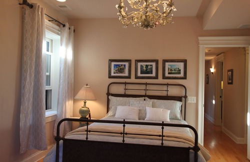 Rogers Park Condo | Walking distance to Lake Michigan, shops and restaurants.