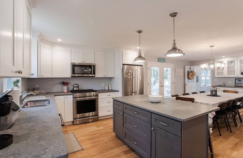 York Beach House | Walking distance to Long Sands