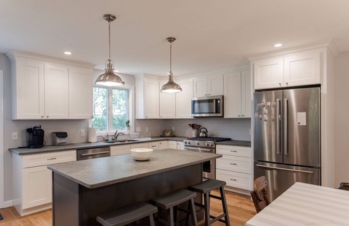 York Beach House | Walking distance to Long Sands