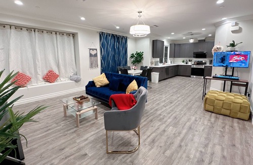 Arcadia Condo | Walking distance to restaurants in prime Arcadia