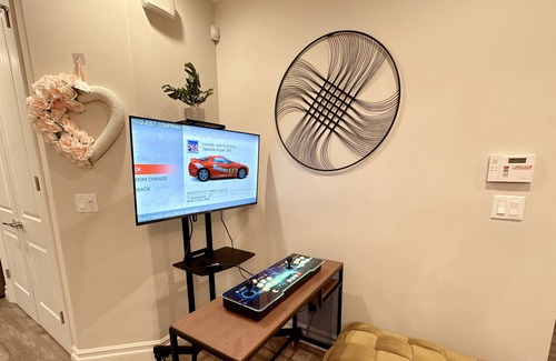Arcadia Condo | Walking distance to restaurants in prime Arcadia
