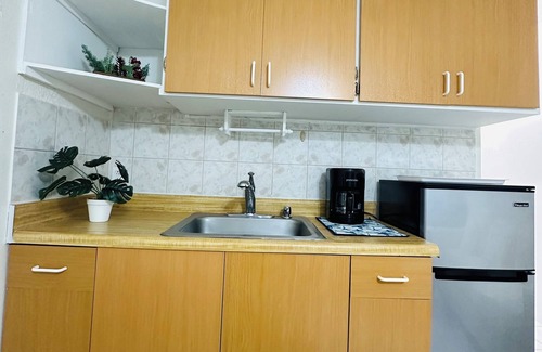 Ludlam Apartment | walking distance to The Palms Town & Country Mall.