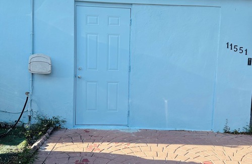 Ludlam Apartment | walking distance to The Palms Town & Country Mall.